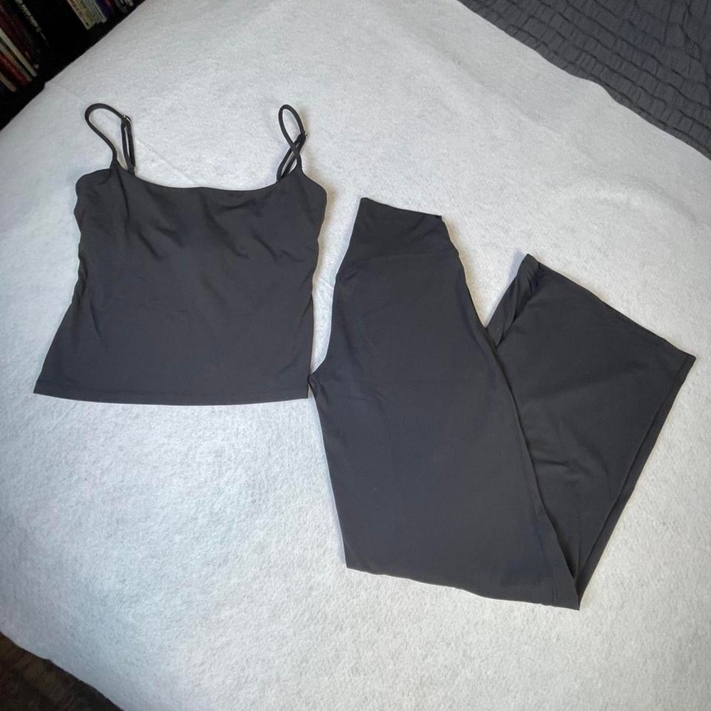 Black wide leg workout pants and tank set built in bra crop top. Small